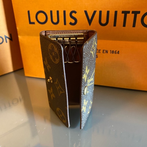 Louis Vuitton 4 Key Holder ~ Authentic - Picture 10 of 12